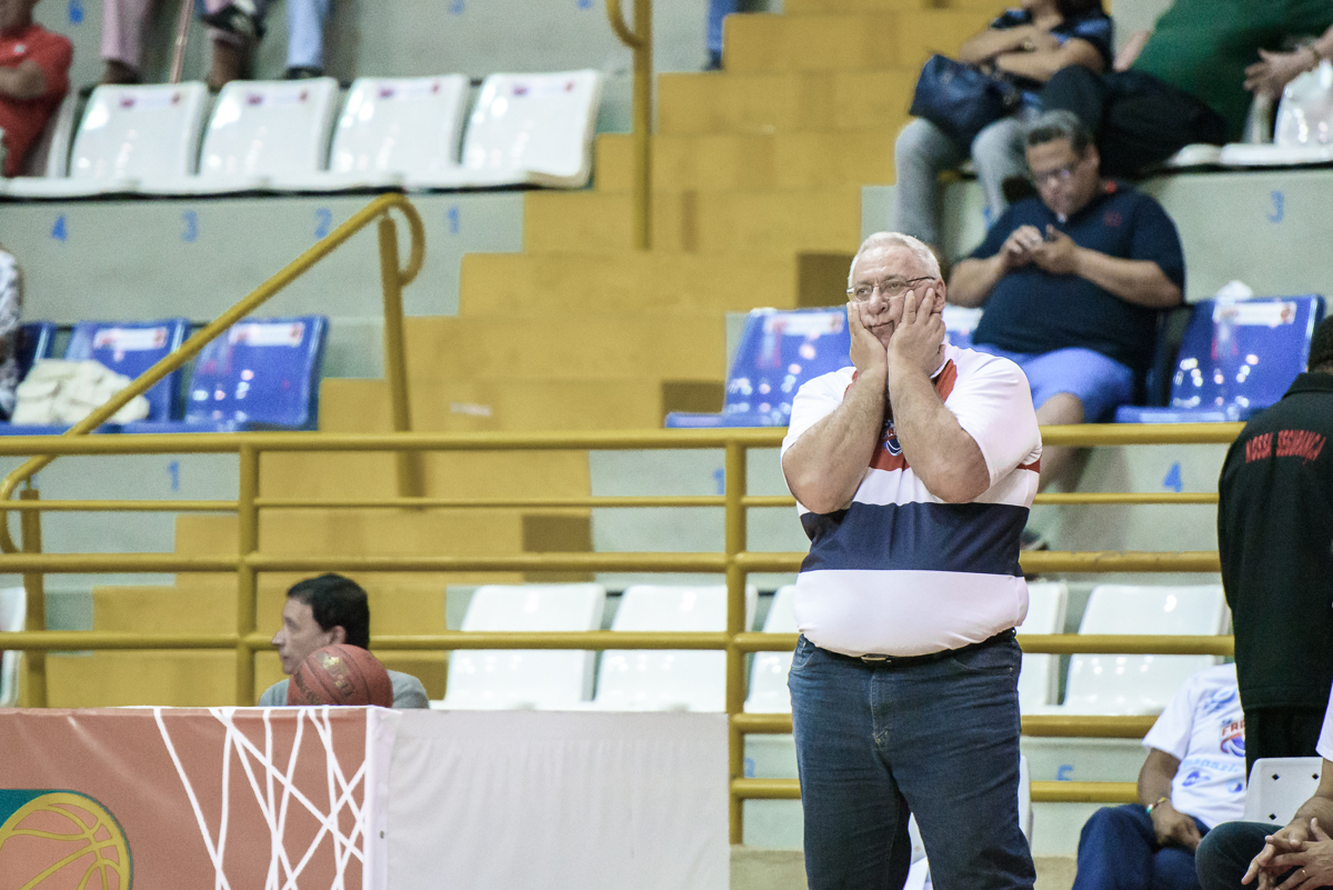 Lula Ferreira entendeu as vaias da torcida como reação à péssima atuação na noite de ontem (Foto: Franca Basquete/Newton Nogueira)